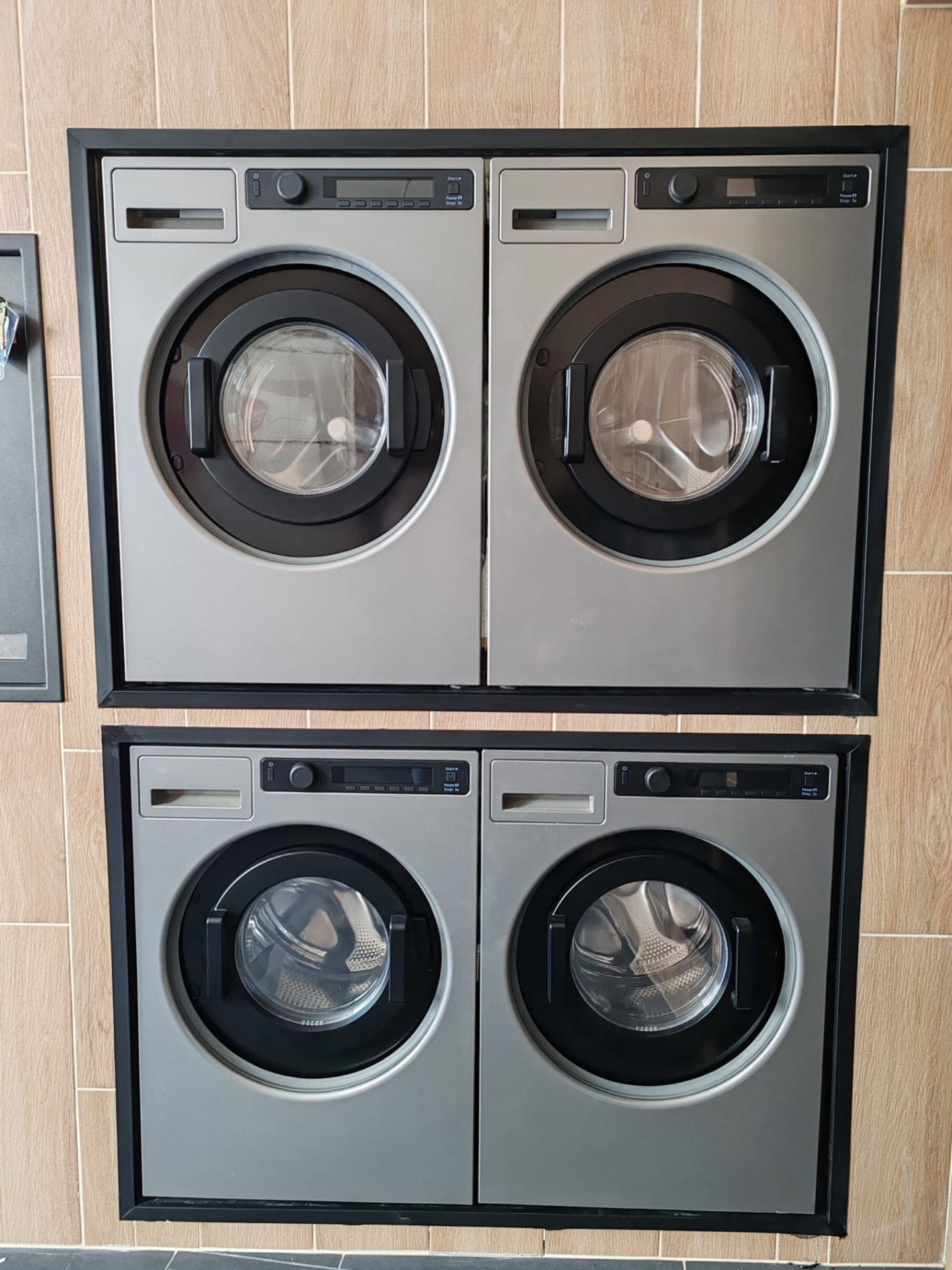 Lave-linge en libre-service de la laverie rue Georgette Agutte
